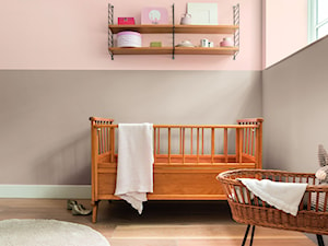 Nowości 2019 - Mały różowy szary pokój dziecka dla niemowlaka dla chłopca dla dziewczynki, styl vintage - zdjęcie od Dulux