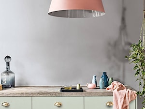 Kolor Roku 2020 - Średnia otwarta z kamiennym blatem szara kuchnia w kształcie litery l, styl minimalistyczny - zdjęcie od Dulux