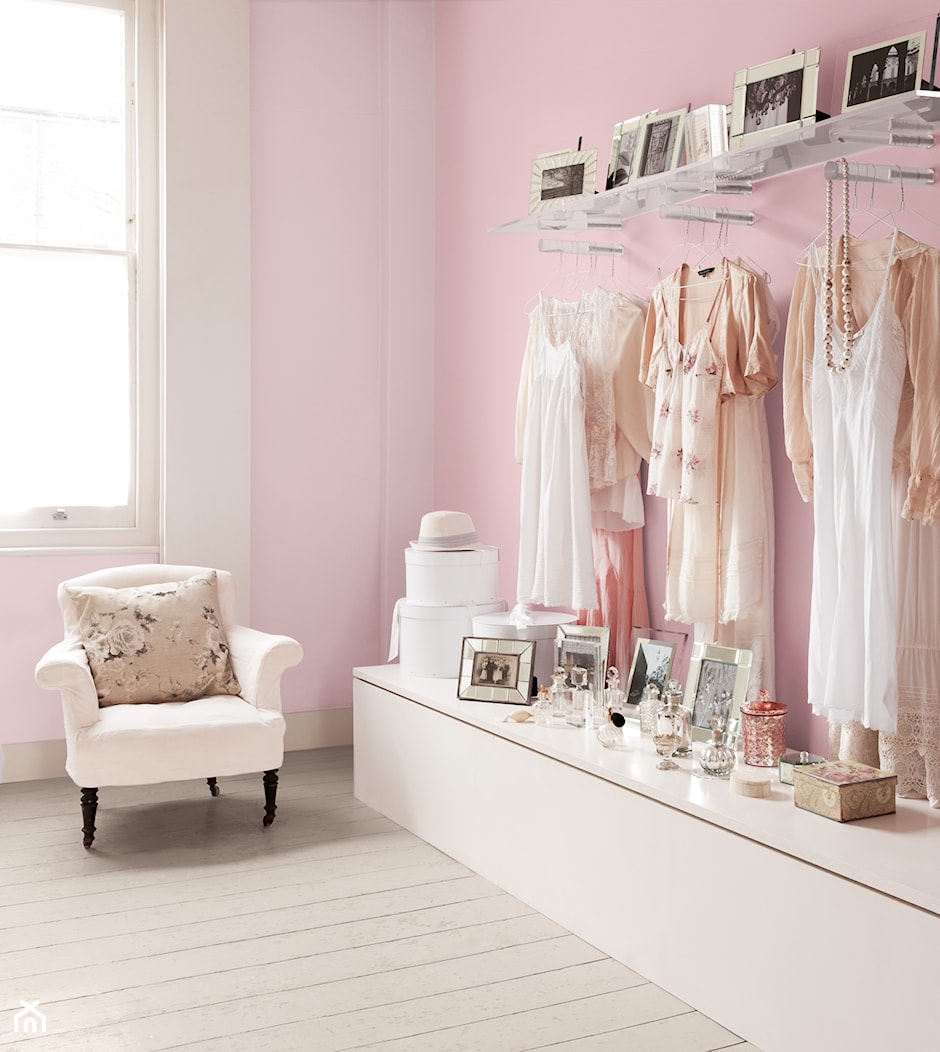 Pokoje dzienne - Mała różowa sypialnia, styl glamour - zdjęcie od Dulux - Homebook