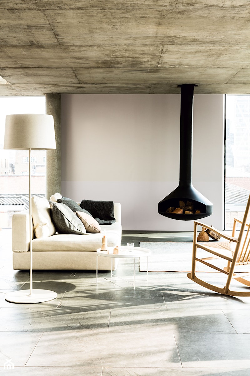 Szarości i skandynawia - Mały biały salon, styl minimalistyczny - zdjęcie od Dulux