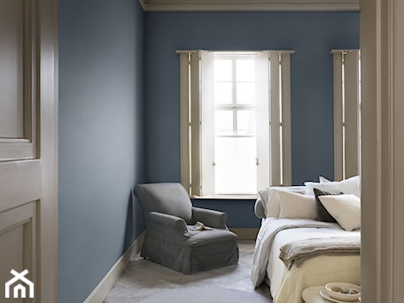 Aranżacje wnętrz - Sypialnia: Kolor Roku 2017 - Mała niebieska sypialnia - Dulux. Przeglądaj, dodawaj i zapisuj najlepsze zdjęcia, pomysły i inspiracje designerskie. W bazie mamy już prawie milion fotografii!