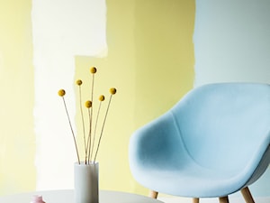 Warstwy+Warstwy - Mała biała brązowa żółta jadalnia jako osobne pomieszczenie, styl minimalistyczny - zdjęcie od Dulux