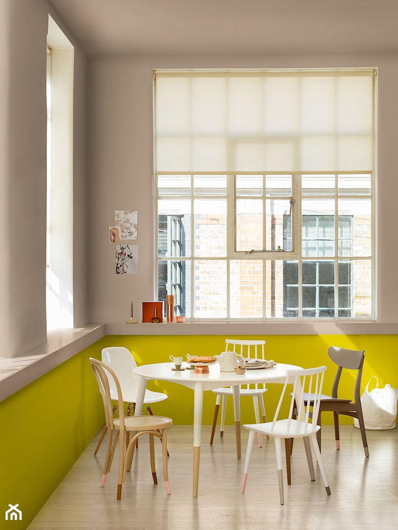 Przyjacielska Wymiana - Mała szara żółta jadalnia jako osobne pomieszczenie, styl skandynawski - zdjęcie od Dulux - Homebook