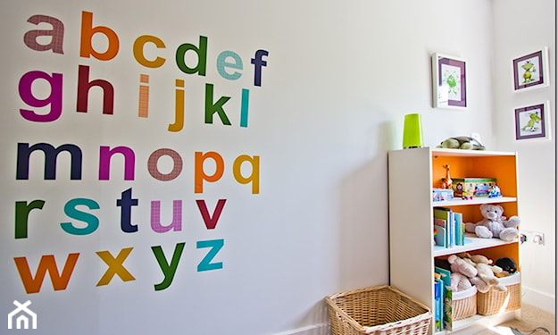 litery na ścianie, kolorowa ściana, ściana w pokoju dziecka