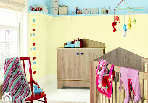 Dulux EasyCare - Średni niebieski żółty pokój dziecka dla niemowlaka dla chłopca dla dziewczynki, styl tradycyjny - zdjęcie od Dulux