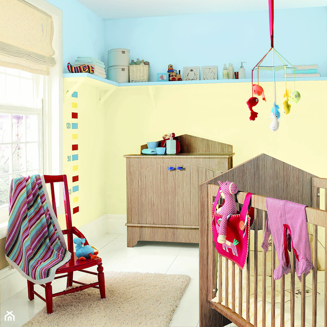 Dulux EasyCare - Średni niebieski żółty pokój dziecka dla niemowlaka dla chłopca dla dziewczynki, styl tradycyjny - zdjęcie od Dulux - Homebook
