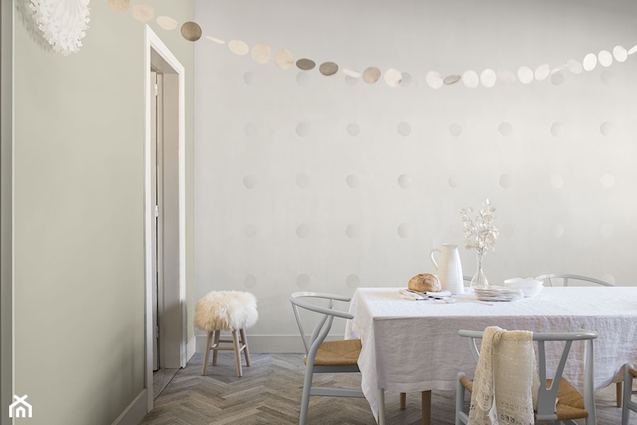 Kolor Roku 2017 - Średnia szara jadalnia jako osobne pomieszczenie, styl skandynawski - zdjęcie od Dulux