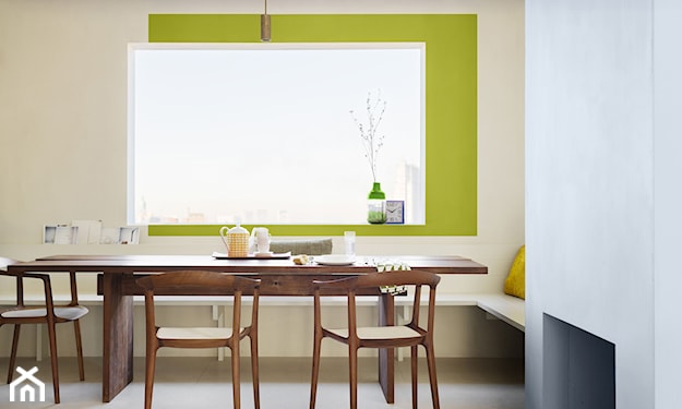 zielony motyw wokół okna, jadalnia w stylu minimal