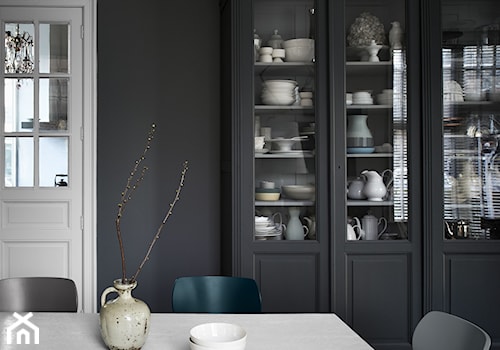 Szarości i skandynawia - Mała czarna jadalnia jako osobne pomieszczenie, styl skandynawski - zdjęcie od Dulux