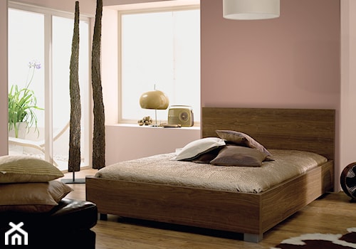 Sypialnie - Średnia różowa sypialnia z balkonem / tarasem, styl tradycyjny - zdjęcie od Dulux