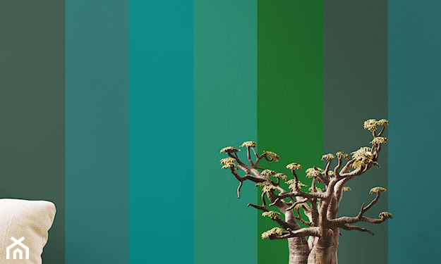ściana w salonie w odcieniach zieleni