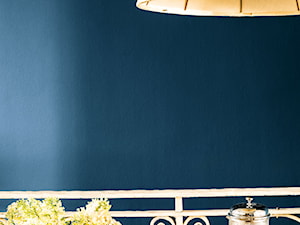 Ona+On - Mała niebieska jadalnia jako osobne pomieszczenie, styl minimalistyczny - zdjęcie od Dulux