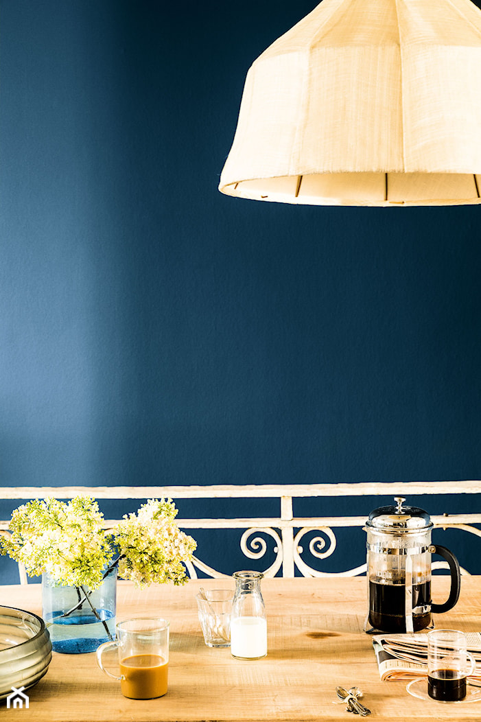 Ona+On - Mała niebieska jadalnia jako osobne pomieszczenie, styl minimalistyczny - zdjęcie od Dulux - Homebook