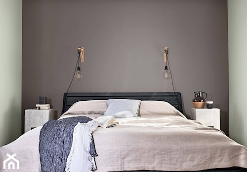 Kolor Roku 2020 - Mała biała szara sypialnia, styl minimalistyczny - zdjęcie od Dulux