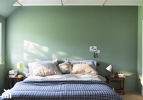 Nowości 2019 - Mała zielona sypialnia na poddaszu, styl nowoczesny - zdjęcie od Dulux
