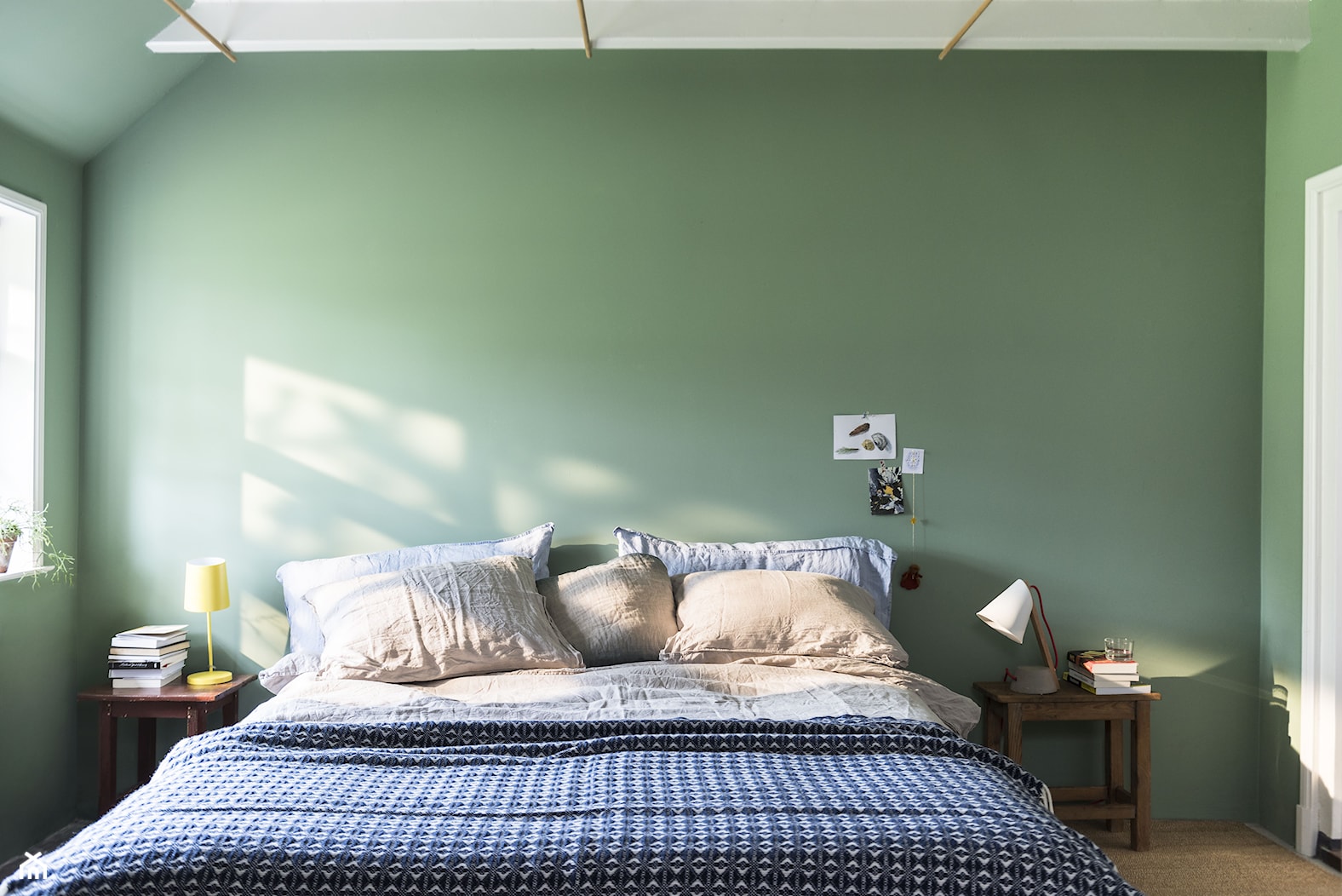 Nowości 2019 - Mała zielona sypialnia na poddaszu, styl nowoczesny - zdjęcie od Dulux - Homebook