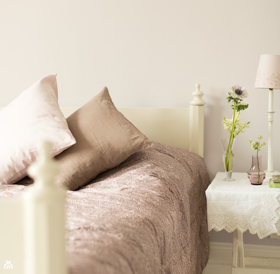 Sypialnie - Mała biała sypialnia, styl prowansalski - zdjęcie od Dulux - Homebook
