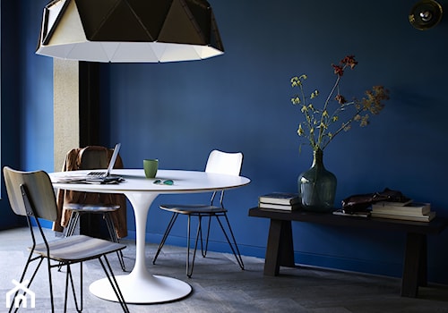 Intensywne kolory we wnętrzu - Średnia niebieska jadalnia, styl minimalistyczny - zdjęcie od Dulux