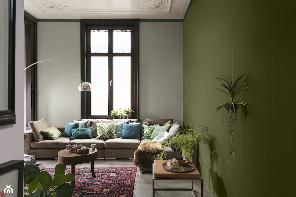 zielone ściany w salonie w stylu vintage