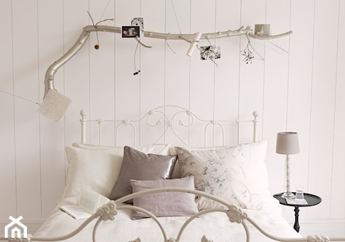 Sypialnie - Średnia biała z panelami tapicerowanymi sypialnia, styl skandynawski - zdjęcie od Dulux