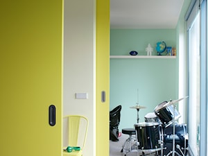 Dulux EasyCare - Średni biały zielony pokój dziecka dla nastolatka dla chłopca, styl nowoczesny - zdjęcie od Dulux
