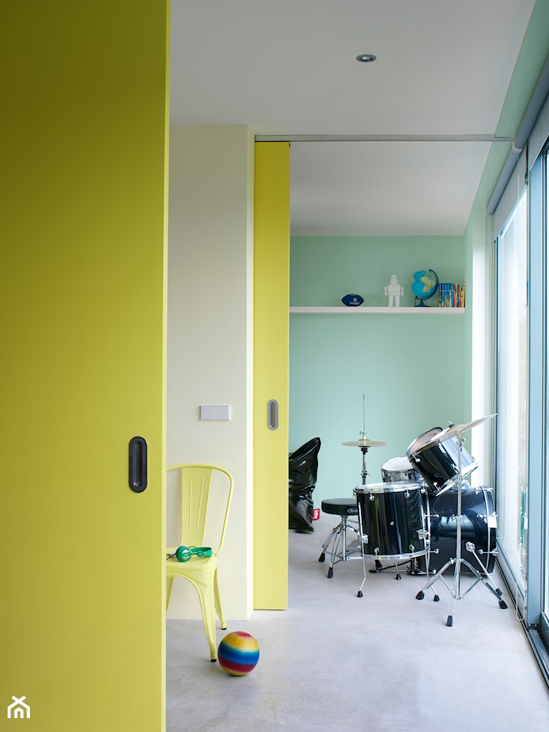 Dulux EasyCare - Średni biały zielony pokój dziecka dla nastolatka dla chłopca, styl nowoczesny - zdjęcie od Dulux - Homebook