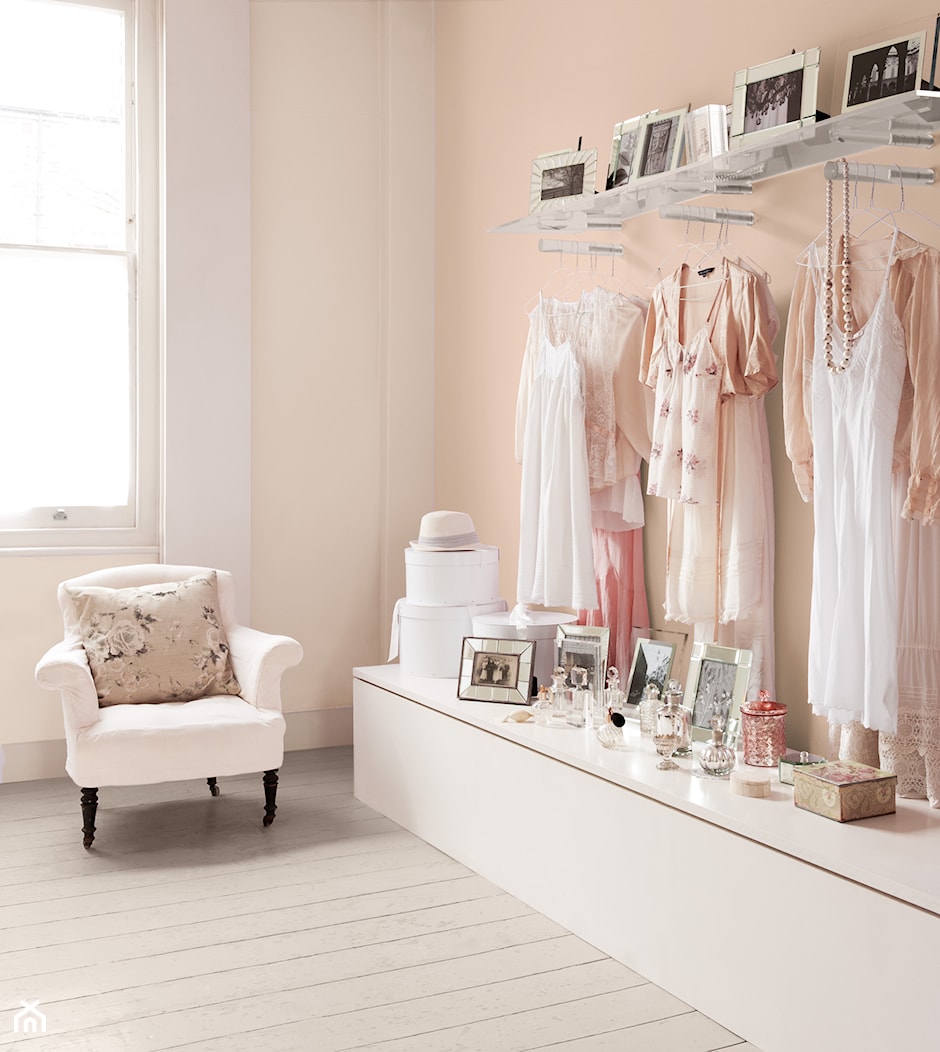 Pokoje dzienne - Mała beżowa sypialnia, styl glamour - zdjęcie od Dulux - Homebook
