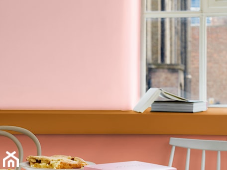Aranżacje wnętrz - Jadalnia: Kolor Roku 2015 - Mała różowa jadalnia jako osobne pomieszczenie - Dulux. Przeglądaj, dodawaj i zapisuj najlepsze zdjęcia, pomysły i inspiracje designerskie. W bazie mamy już prawie milion fotografii!