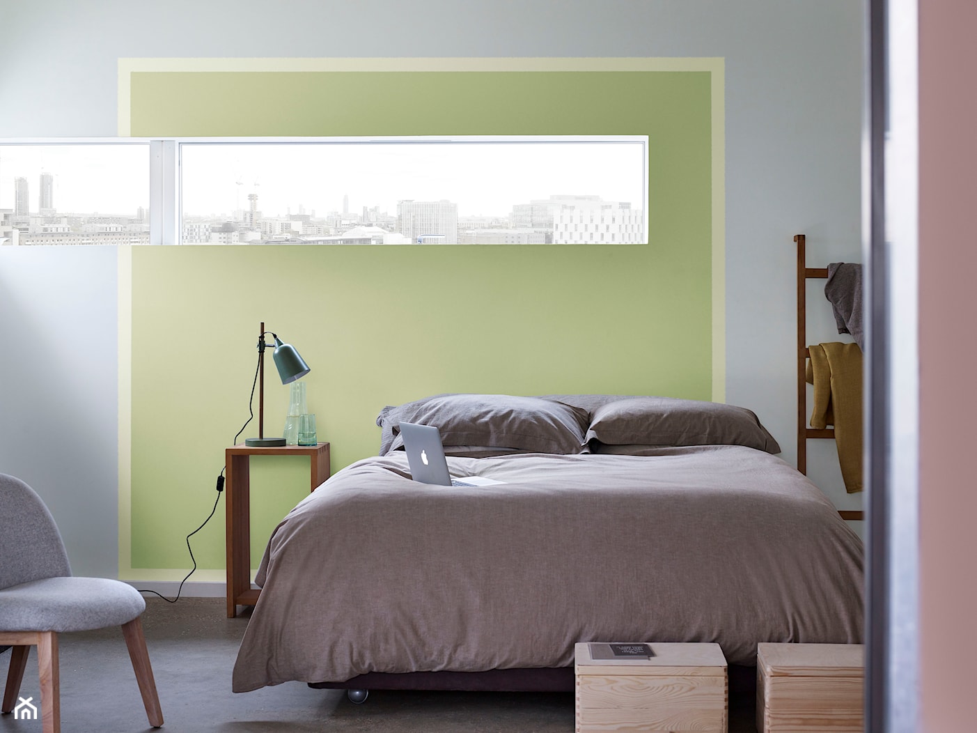 Paleta kolorów roku - Średnia różowa szara zielona sypialnia, styl minimalistyczny - zdjęcie od Dulux - Homebook
