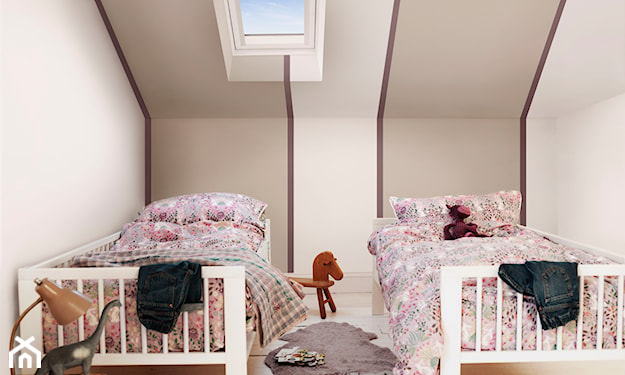 biała rama łóżka, pokój dziecięcy na poddaszu, bezowe pasy na ścianie, szary dywan