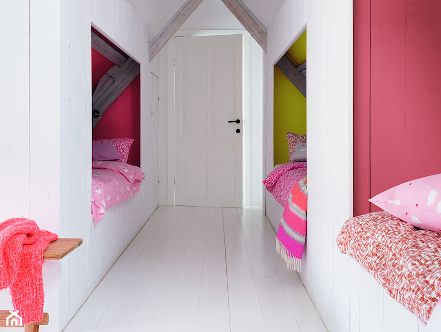 Kolor Roku 2017 - Średni biały czerwony pokój dziecka dla dziecka dla rodzeństwa, styl skandynawski - zdjęcie od Dulux