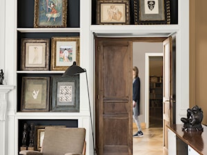 Kolor Roku 2019 - Mały biały czarny salon, styl vintage - zdjęcie od Dulux