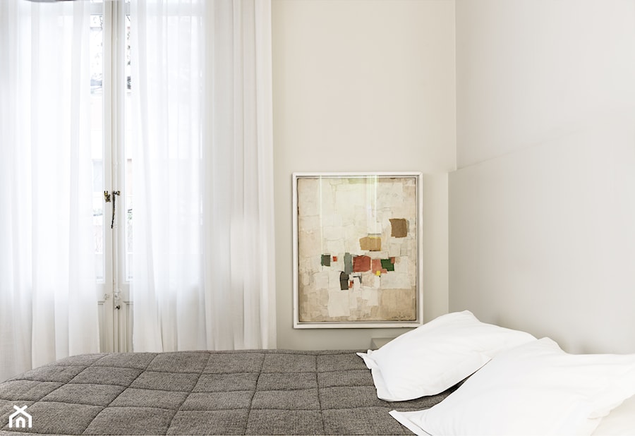 Kolor Roku 2019 - Biała sypialnia z balkonem / tarasem, styl minimalistyczny - zdjęcie od Dulux