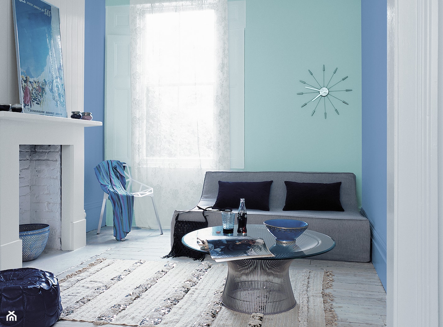 Pokoje dzienne - Mały niebieski zielony salon - zdjęcie od Dulux - Homebook