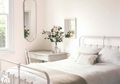 Sypialnie - Mała beżowa z biurkiem sypialnia, styl tradycyjny - zdjęcie od Dulux