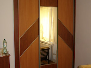 Szafa trzyddrzwiowa z lustrem - zdjęcie od MEB-GIER Jerzy Gierszyński