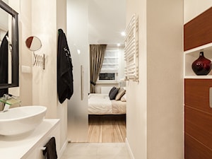 Sypialnia z łazienką - Mała na poddaszu bez okna łazienka, styl tradycyjny - zdjęcie od ARCHITETTO