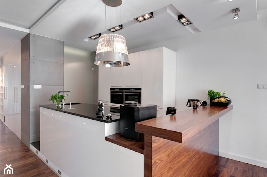 Kobiecy beton - Średnia otwarta z salonem z zabudowaną lodówką kuchnia z wyspą lub półwyspem, styl minimalistyczny - zdjęcie od ARCHITETTO