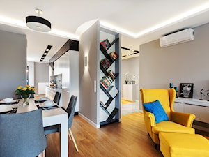 Apartament z betonem - Mały szary salon z jadalnią, styl minimalistyczny - zdjęcie od ARCHITETTO