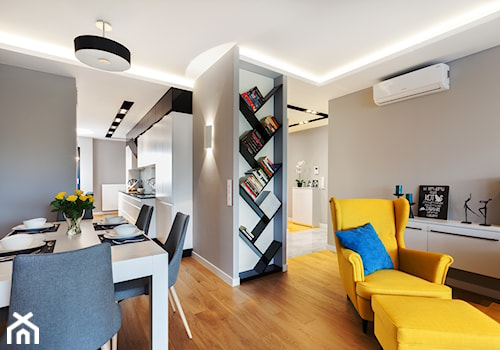Apartament z betonem - Mały szary salon z jadalnią, styl minimalistyczny - zdjęcie od ARCHITETTO