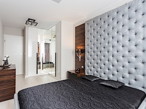 Apartament po dziadku - Duża biała szara sypialnia, styl glamour - zdjęcie od ARCHITETTO