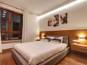 Apartament z morzem w tłe - Średnia biała sypialnia, styl nowoczesny - zdjęcie od ARCHITETTO