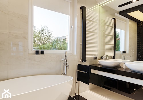 Łazienka z obrazem - Średnia łazienka z oknem, styl nowoczesny - zdjęcie od ARCHITETTO