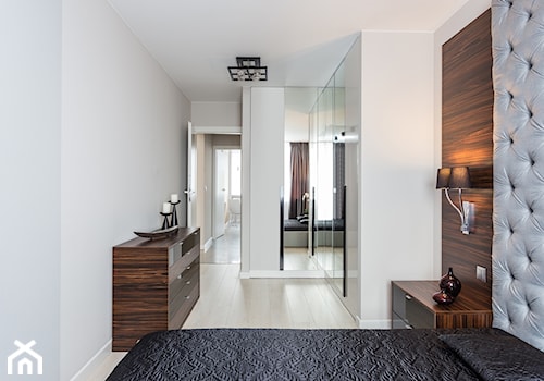 Apartament po dziadku - Średnia biała sypialnia, styl glamour - zdjęcie od ARCHITETTO