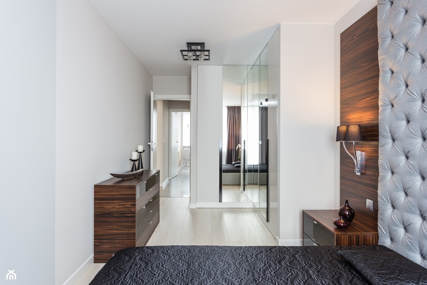 Apartament po dziadku - Średnia biała sypialnia, styl glamour - zdjęcie od ARCHITETTO - Homebook