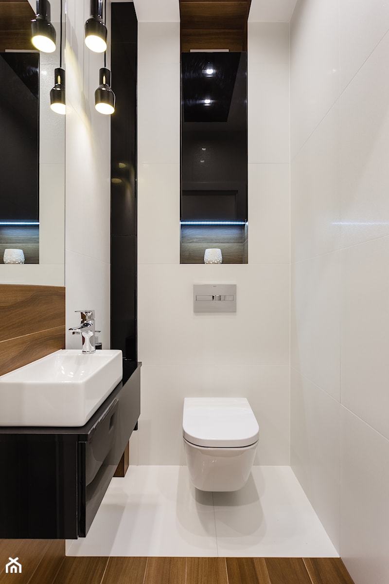Łazienka z drewnem - Mała na poddaszu bez okna z lustrem łazienka, styl nowoczesny - zdjęcie od ARCHITETTO