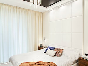 Apartament 50 m.kw w palisandrze - Średnia beżowa z panelami tapicerowanymi sypialnia, styl nowoczesny - zdjęcie od ARCHITETTO