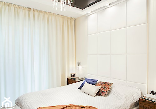Apartament 50 m.kw w palisandrze - Średnia beżowa z panelami tapicerowanymi sypialnia, styl nowoczesny - zdjęcie od ARCHITETTO