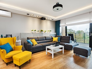 Apartament z betonem - Średni szary salon z tarasem / balkonem, styl minimalistyczny - zdjęcie od ARCHITETTO