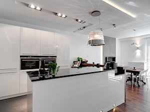 Kobiecy beton - Średni biały salon z kuchnią z jadalnią, styl minimalistyczny - zdjęcie od ARCHITETTO